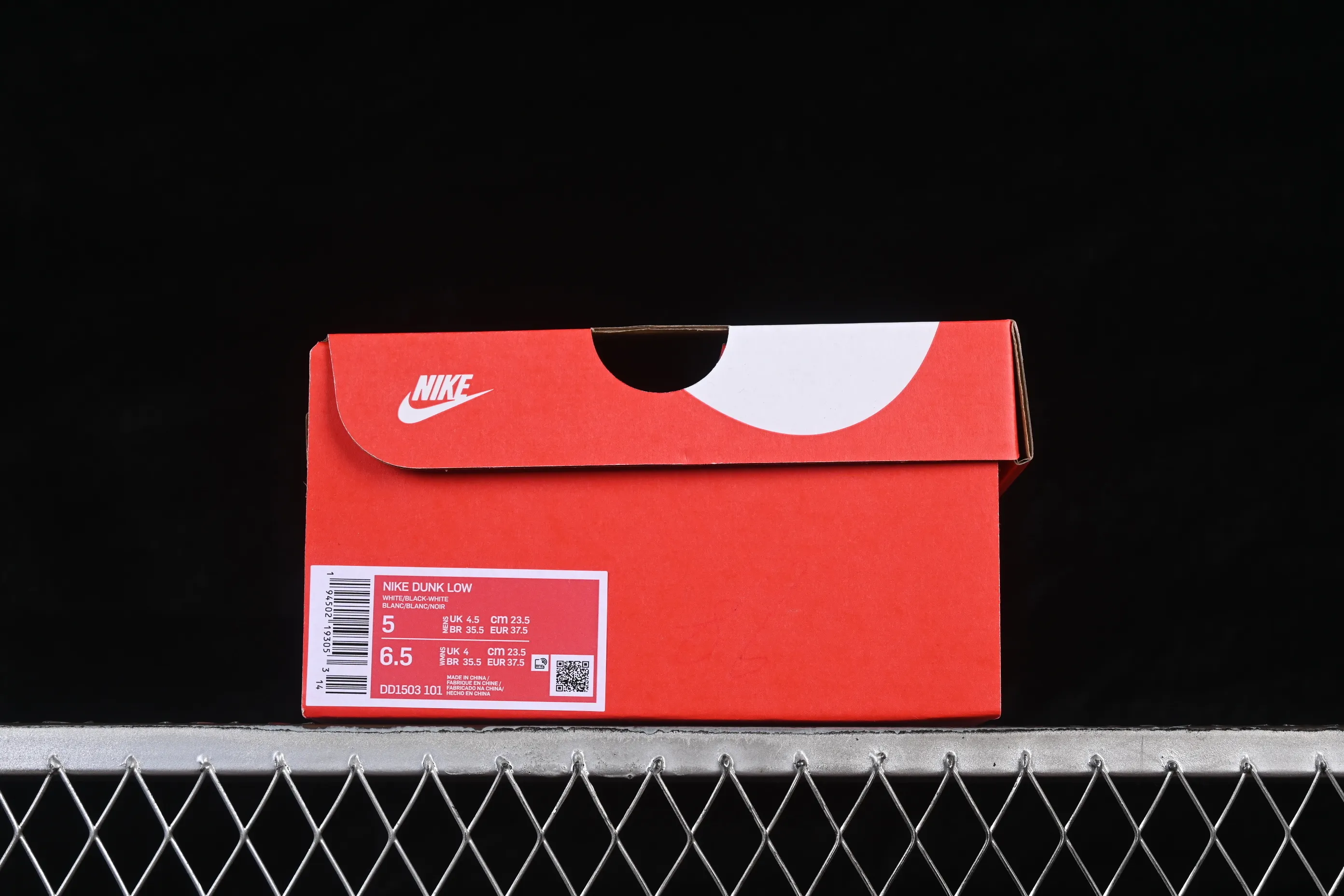 All categories Nk SB Dunk Series Nk SB Dunk Low High-end customized low-top sneakers Nike SB Dunk Low Cat claw black powder Deconstructed strap casual sneakers DD1503-101